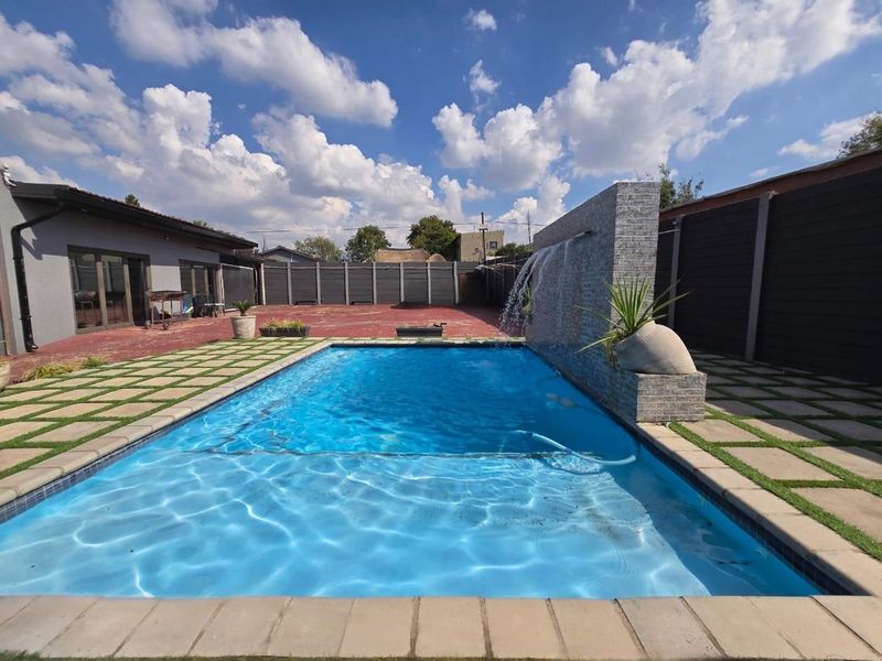 House For Sale in Raceview, Alberton - Photo 1
