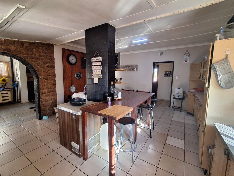 3-Bedroom Home with Garage, Covered Parking, Storerooms & Enclosed Garden - Photo 3
