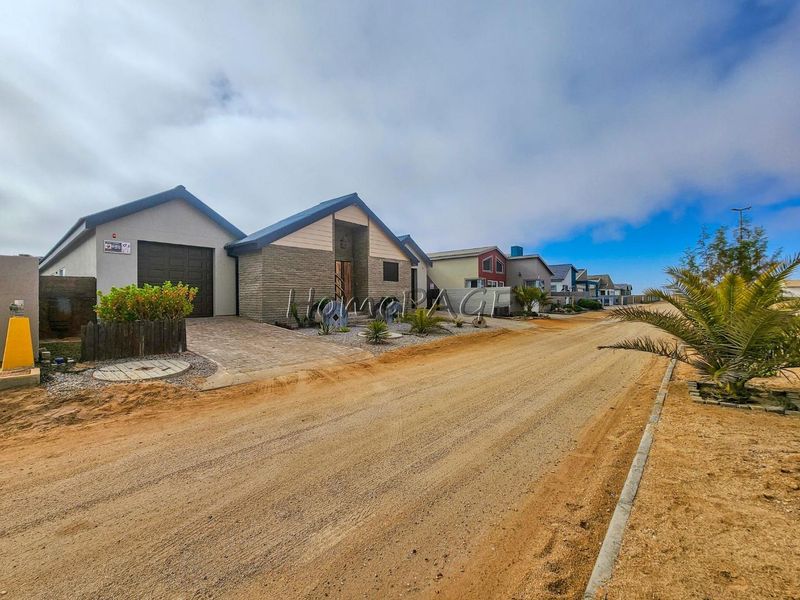 Ext 11 (Sun Bay), Henties Bay:  Thoughtfully designed 3 Bedr home with heated pool is for Sale - Photo 3