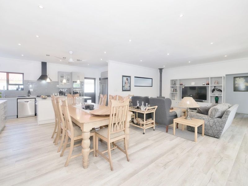 Exquisite Holiday Rental - Photo 7