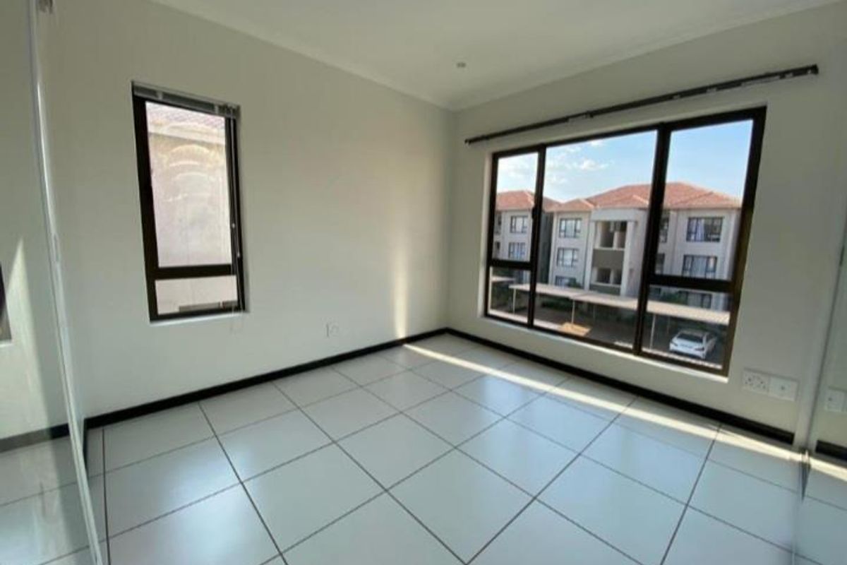 Investor's Dream: Modern Flat with Tenant in Place - Photo 5