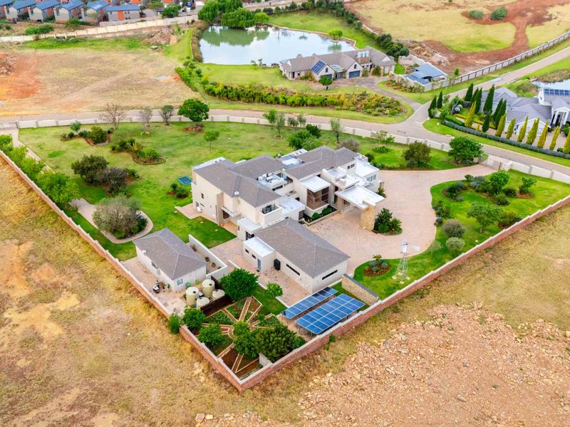 Luxurious Eco-Friendly Estate with Unparalleled Features - Photo 3