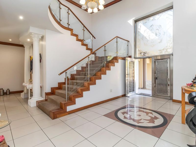 Extended family living in the heart of the Kyalami Estate - Photo 4