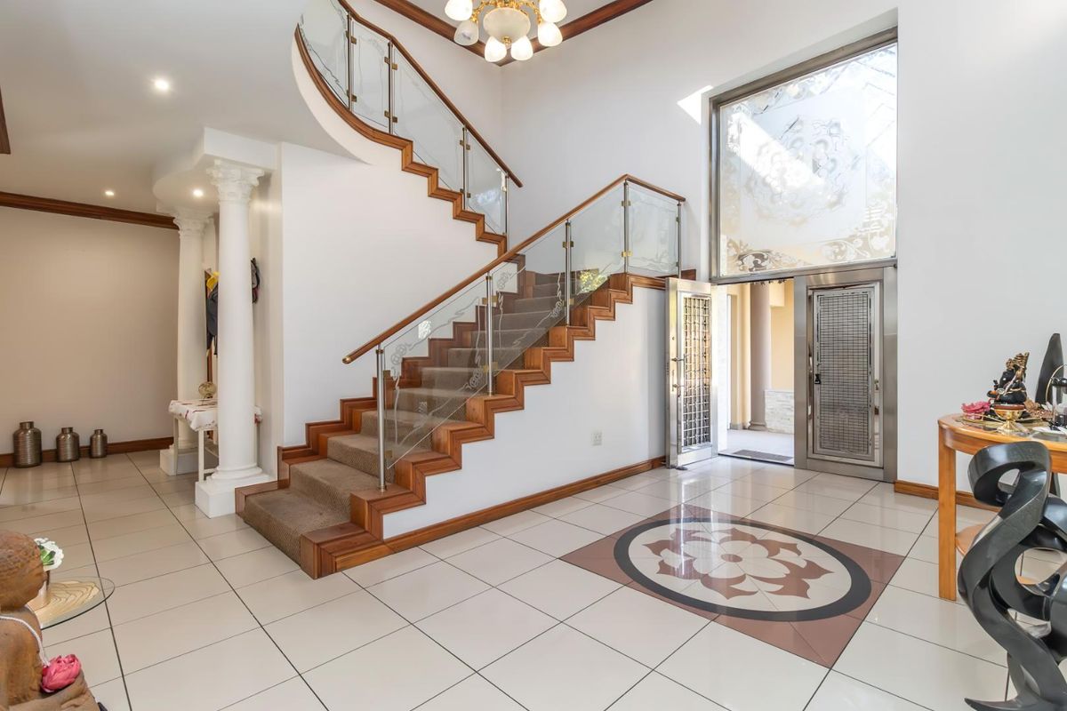 Extended family living in the heart of the Kyalami Estate - Photo 4