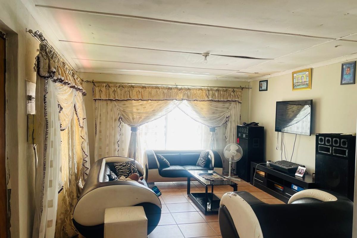 2 Bedroom House for Sale - Photo 4