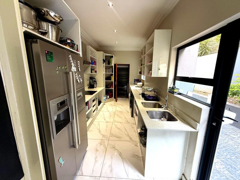 Golf Estate Living at its best - Designed for family and Entertaining - Photo 10