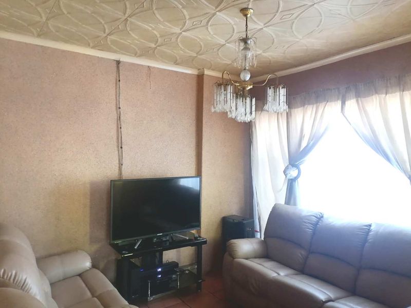 4 Bedrooms house for sale in Botleng - Photo 7