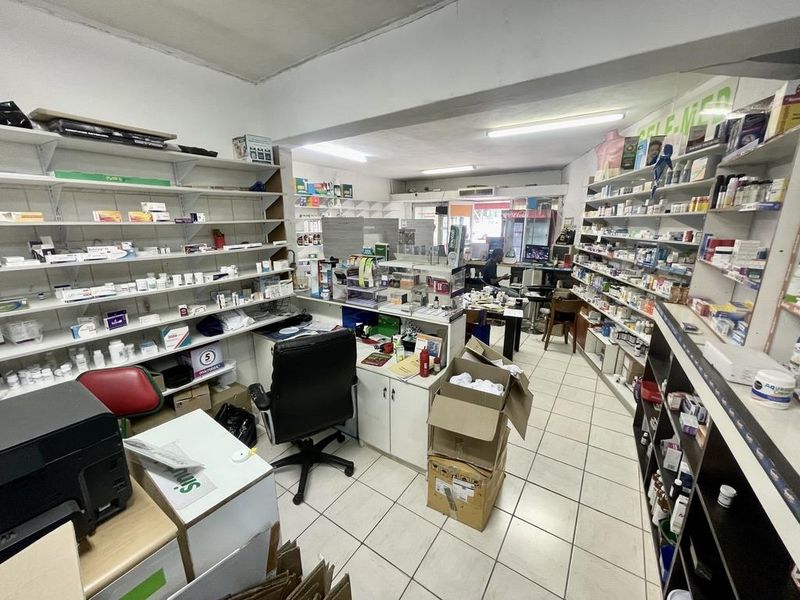 Hendra - Prime Retail Space To Let in Red Hill Shopping Centre - Photo 6