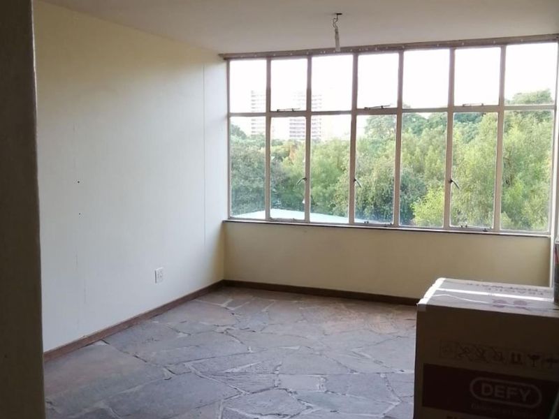 Your Ideal Home: 2.5 Beds, Secure Parking, and More! - Photo 3