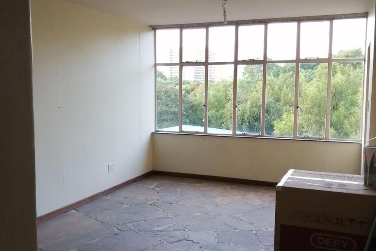 Your Ideal Home: 2.5 Beds, Secure Parking, and More! - Photo 3