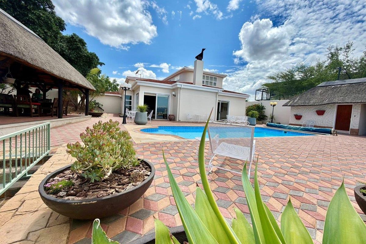 3 Bedroom House TO LET in Luxury Hill - Photo 2