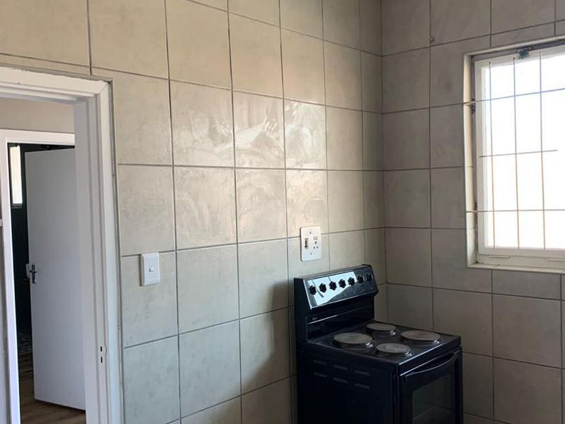 Close to Lagoon! Ground floor Apartment! One level! Perfect for the beginner! - Photo 7