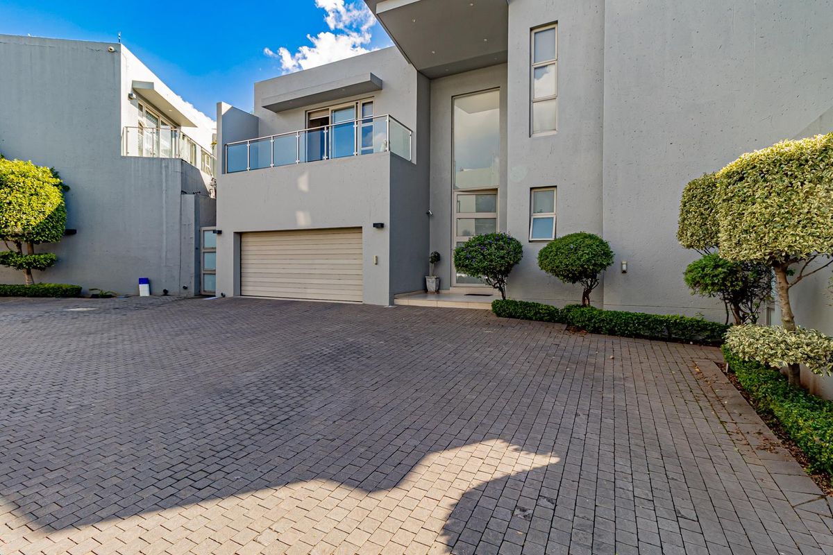 5 bedroom House for Sale in Morningside - Photo 2