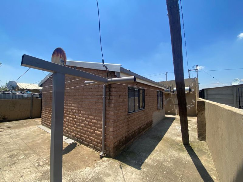 2 bedroom house for sale - Photo 2