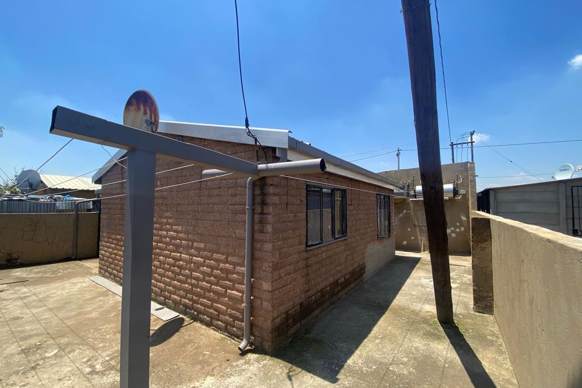 2 bedroom house for sale - Photo 2