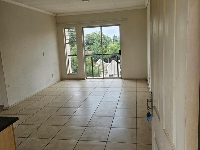 Spacious 2-Bedroom Apartment with Modern Amenities at Park Square - Photo 7