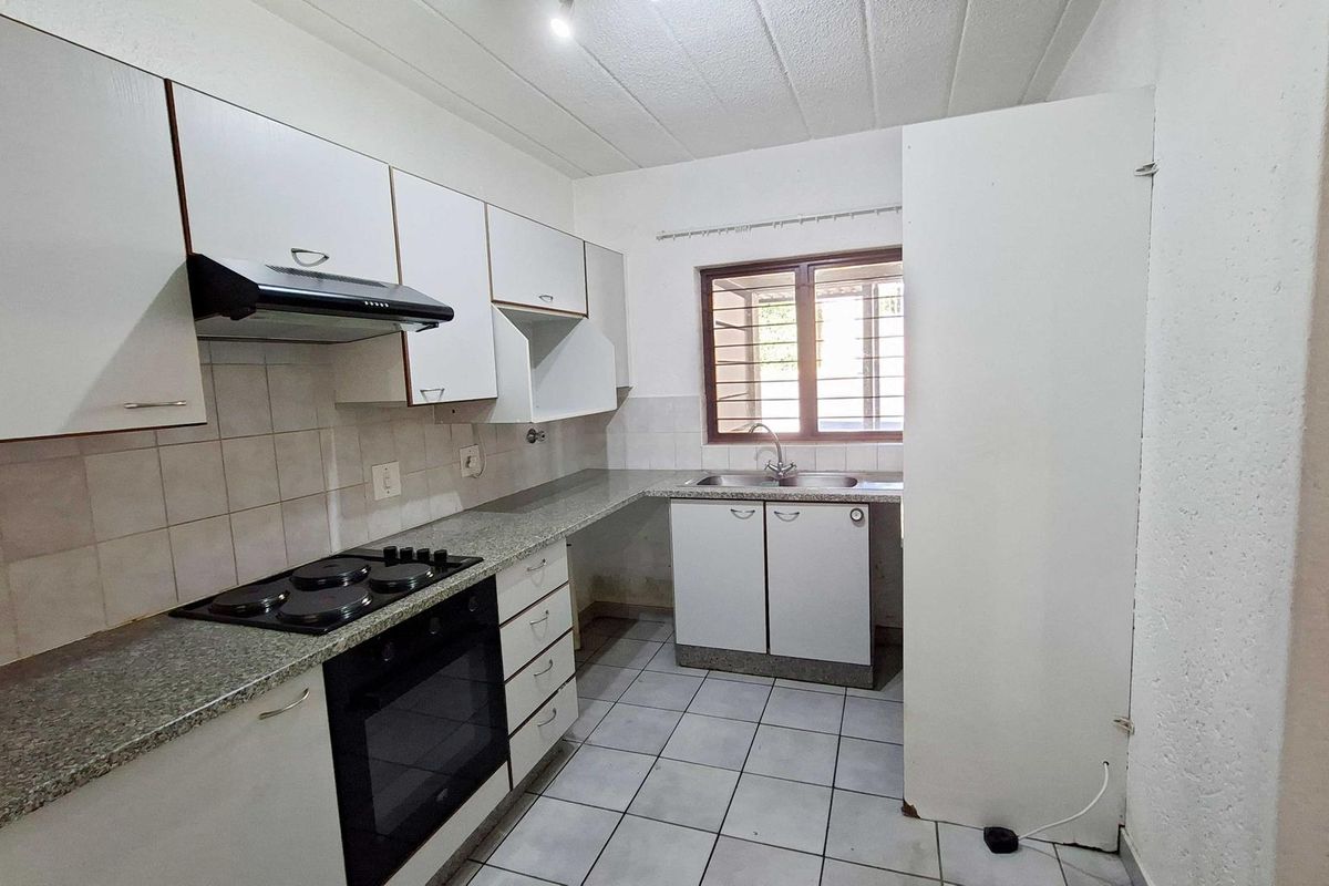 Spacious 3 bedroom, 2 bathroom, ground floor apartment available for sale in Bryanston - Photo 4