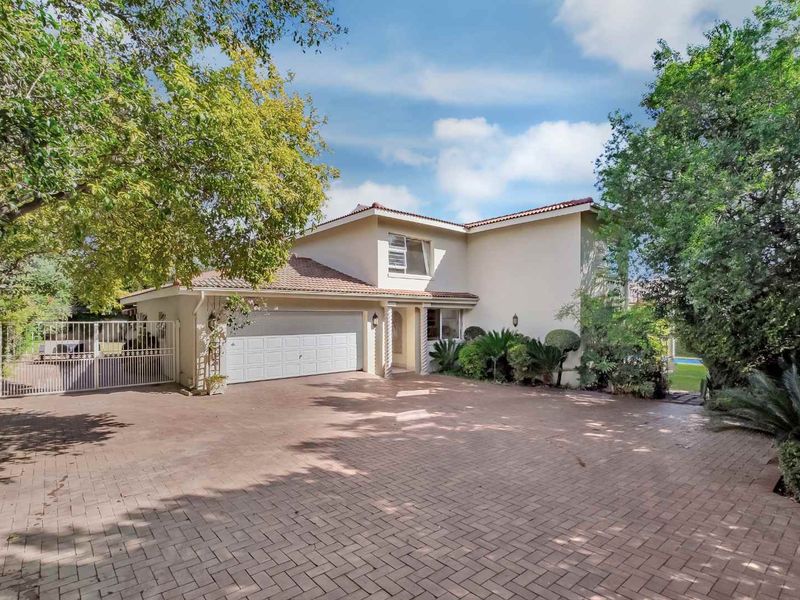 IMMACULATE 3 BEDROOM HOME IN FOURWAYS GARDENS LIFESTYLE ESTATE - Photo 4