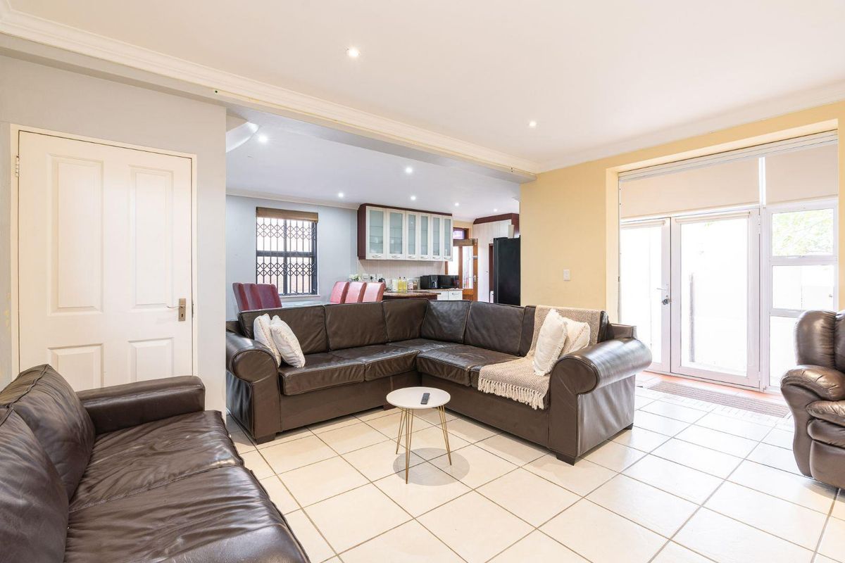 Lock Up & Go Townhouse Living - Photo 4