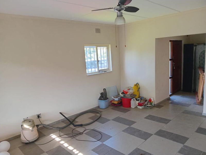 Comfortable & Spacious 3-Bedroom Family Home - Photo 5