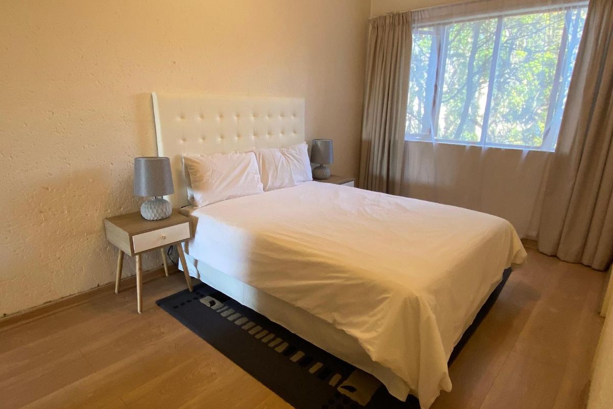 Fully Furnished beautiful 1 bedroom apartment to rent in sought after Sandton area - Photo 2