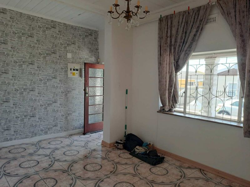 Family Home in the heart of Wynberg - Photo 6