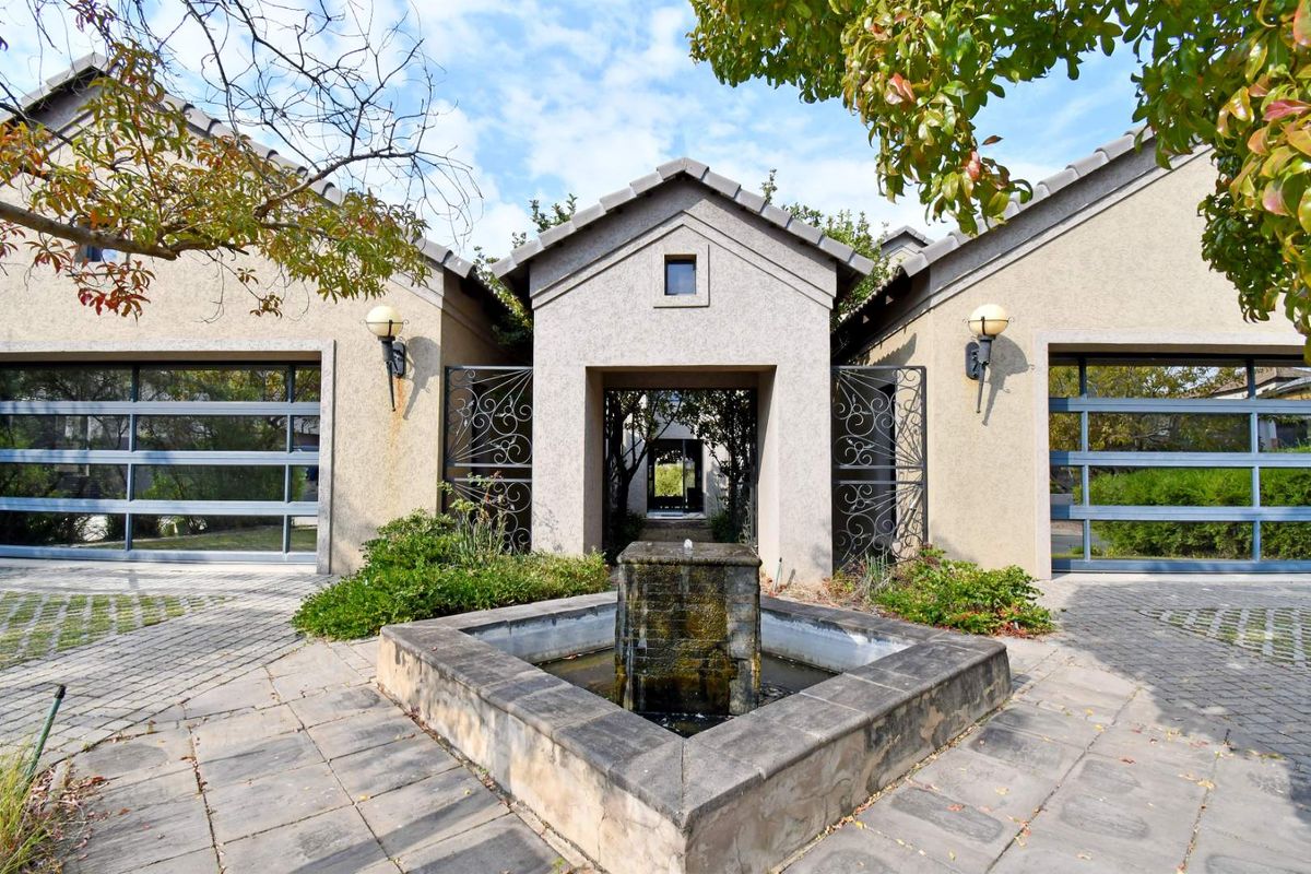 Spectacular 6-Bedroom Golf Course Mansion - Photo 3