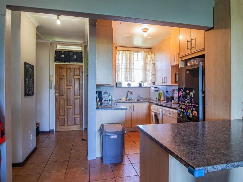 In the suburbs!! - Photo 6