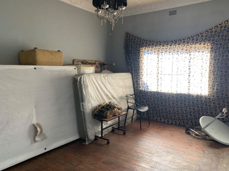 **Spacious 4-Bedroom House for Sale with Rental Income Potential** - Photo 7