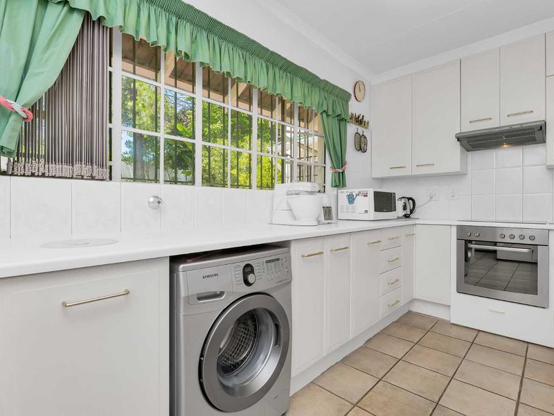 A SUN DAPPLED SIMPLEX TUCKED AWAY AMONGST LEAFY SERENITY - Photo 5