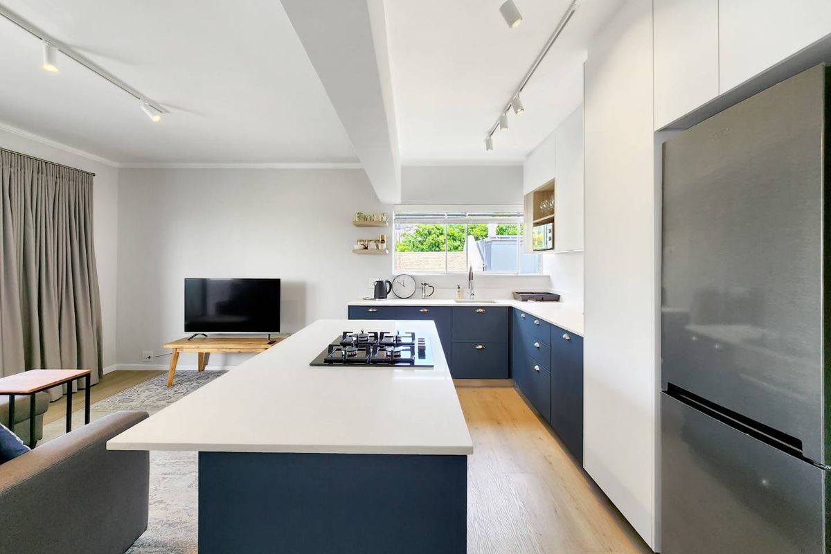Top-Floor Gem in Upper Gardens with Stunning Table Mountain Views - Photo 5