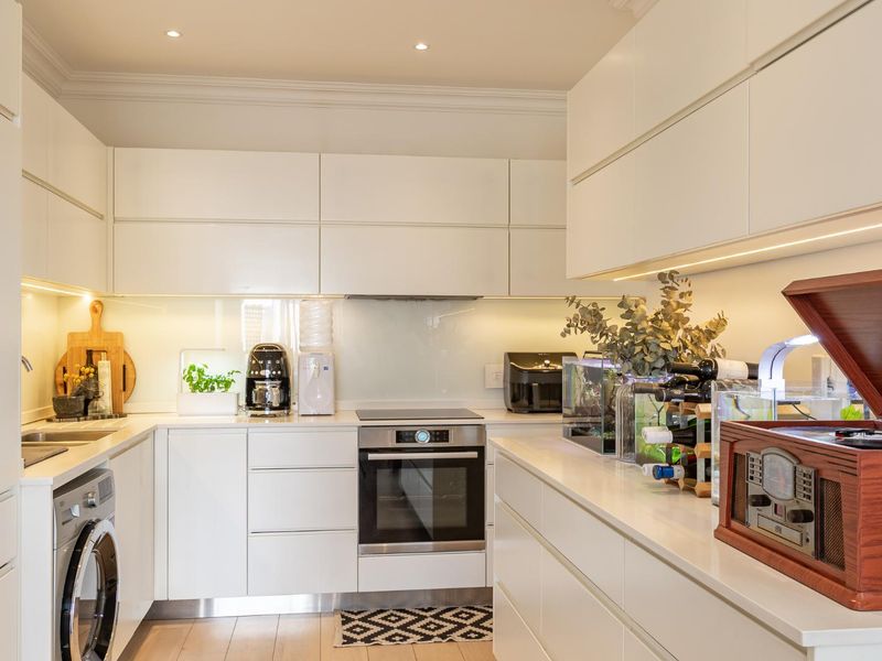 Modern Elegance In Prime Location - Photo 5