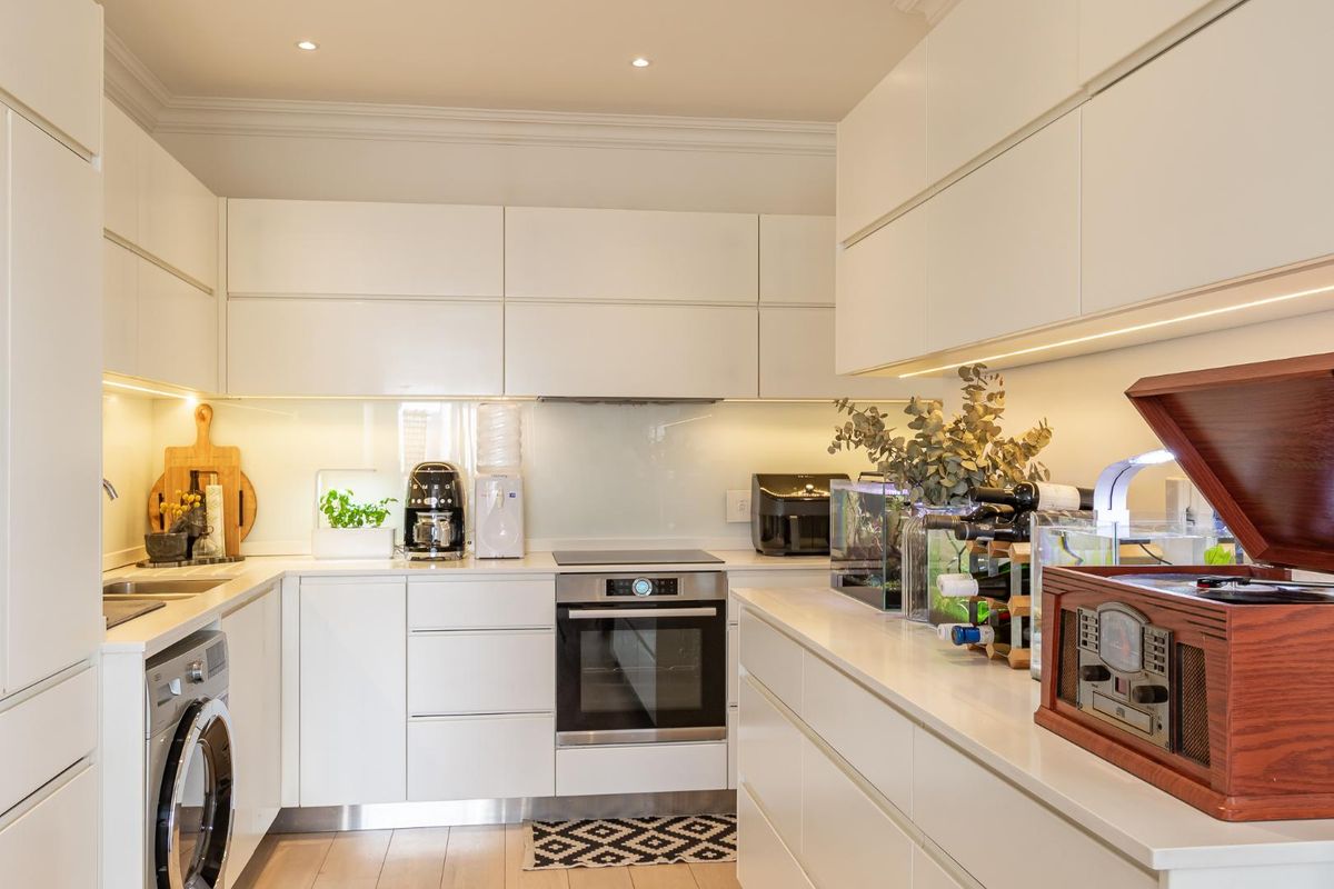 Modern Elegance In Prime Location - Photo 5