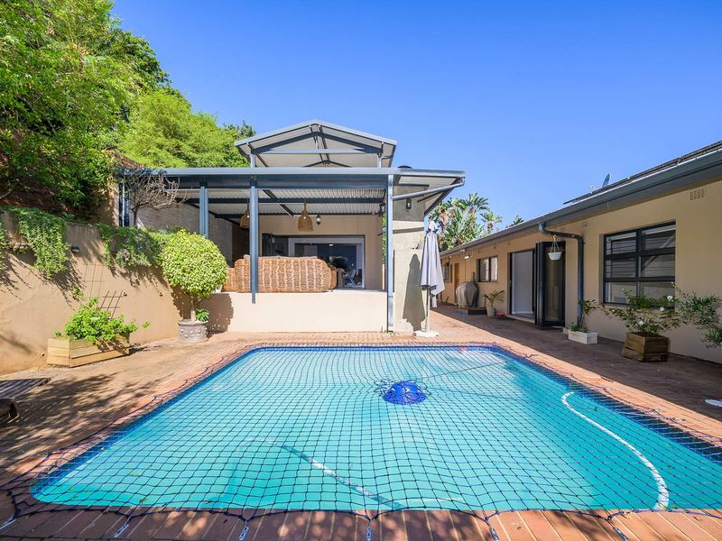 Spacious 6 Bedroom Family Home | Triple Garage | Solar Backup | Potential for 2 Flatlets | La Lucia - Photo 10