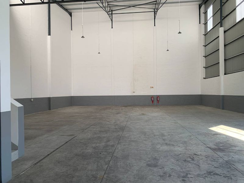 Upmarket Durbanville Warehouse with Modern Offices to Let - Photo 4