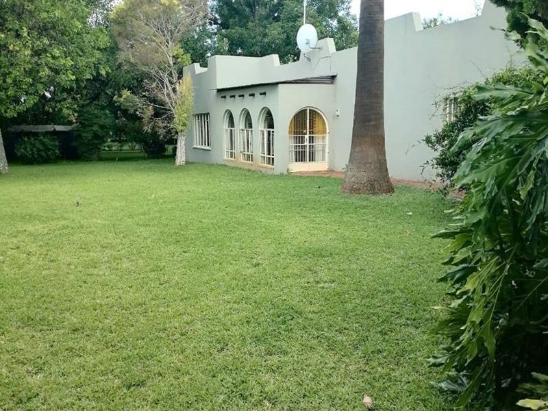 Farm Mamogalieskraal AH Near Brits Airfield - Photo 2