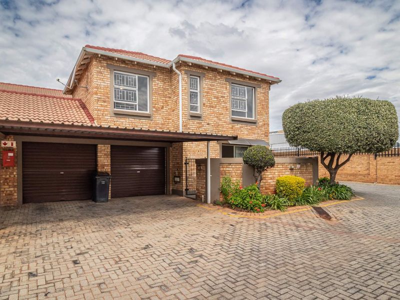 3 Bed 2.5 Bath Duplex To Let in Wilgeheuwel - Photo 1