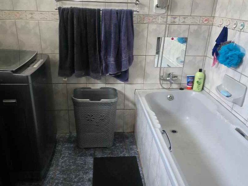 Family home in South Hills - Photo 9