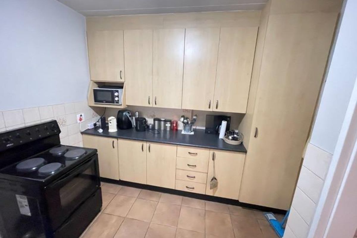 Ground-Floor Comfort in a Secure, Well-Located Complex - Photo 4