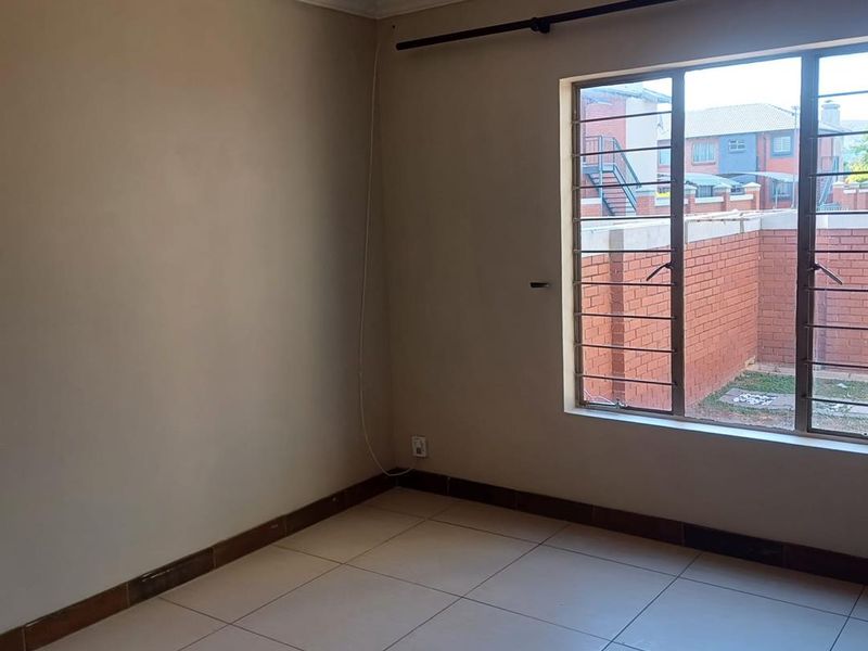 2 Bedroom Apartment To Let - Photo 6