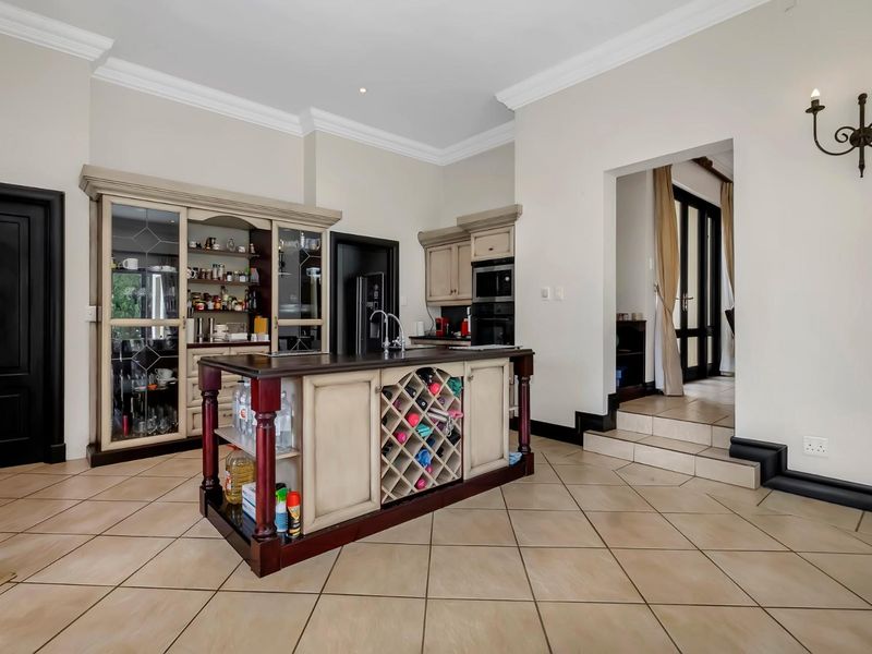 4 BEDROOM FAMILY HOME - Photo 9