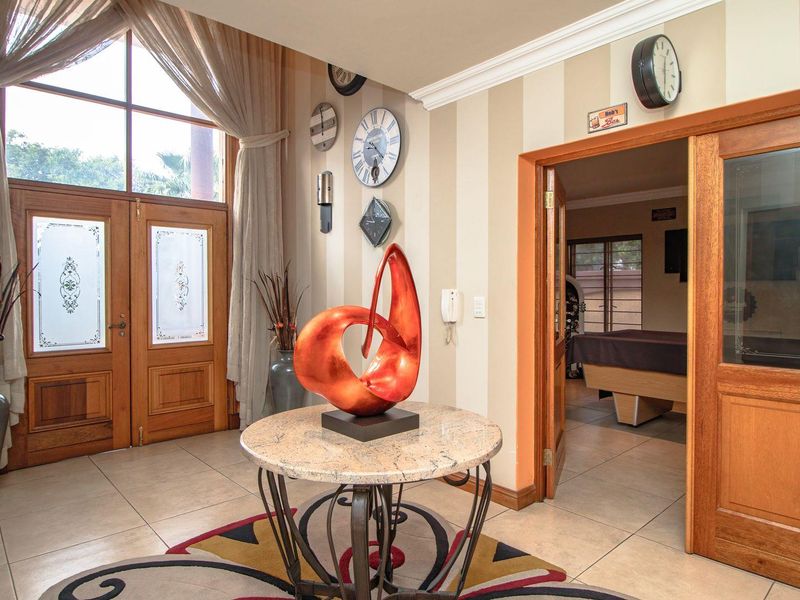 Gorgeous Tuscan style 4 Bedroom home in Lakefield  Benoni - Photo 4