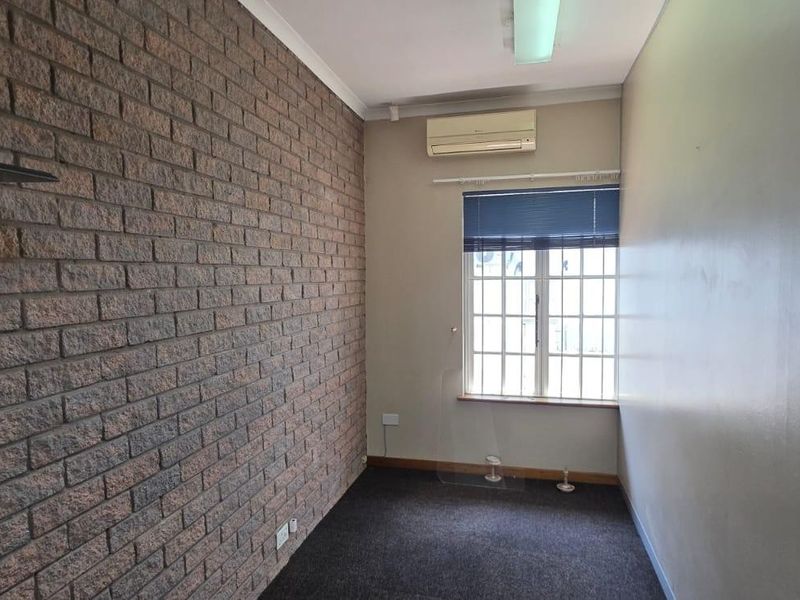 Commercial property for rent - Photo 10