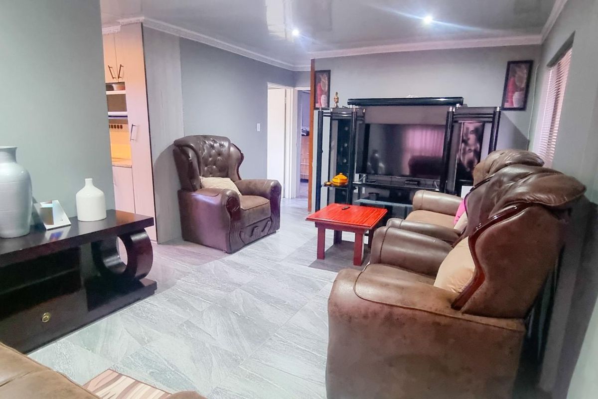 Move-In Ready 3-Bedroom Home with Versatile Front Building - Photo 3