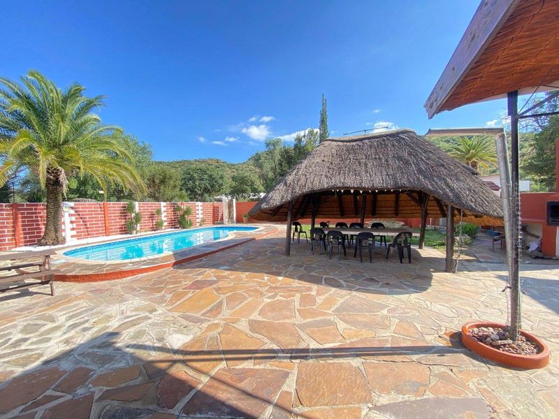 Fully Equipped Guesthouse | 16 Rooms | 2,000m2 Erf | Turn-Key & Fully Furnished - Photo 2