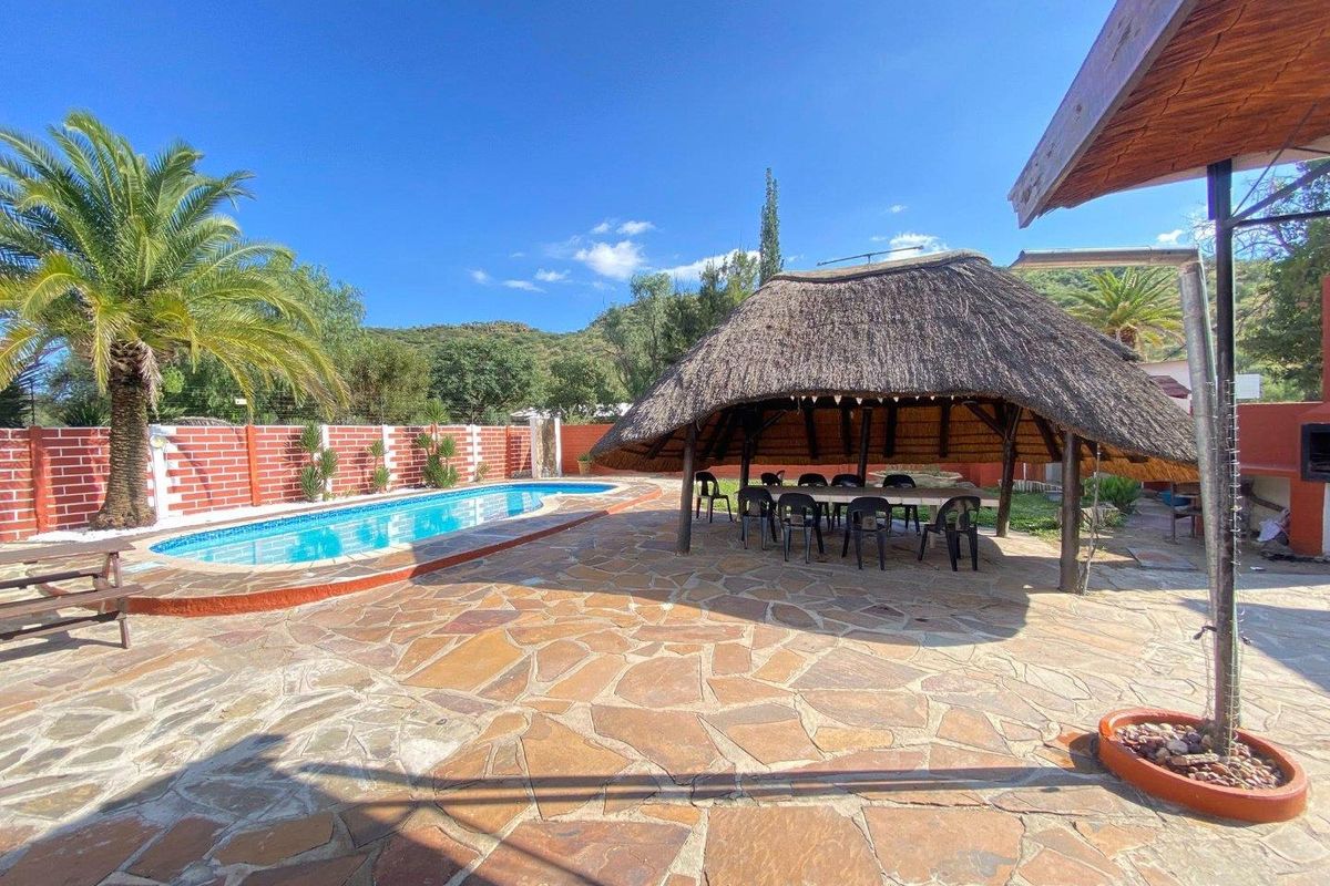 Fully Equipped Guesthouse | 16 Rooms | 2,000m2 Erf | Turn-Key & Fully Furnished - Photo 2