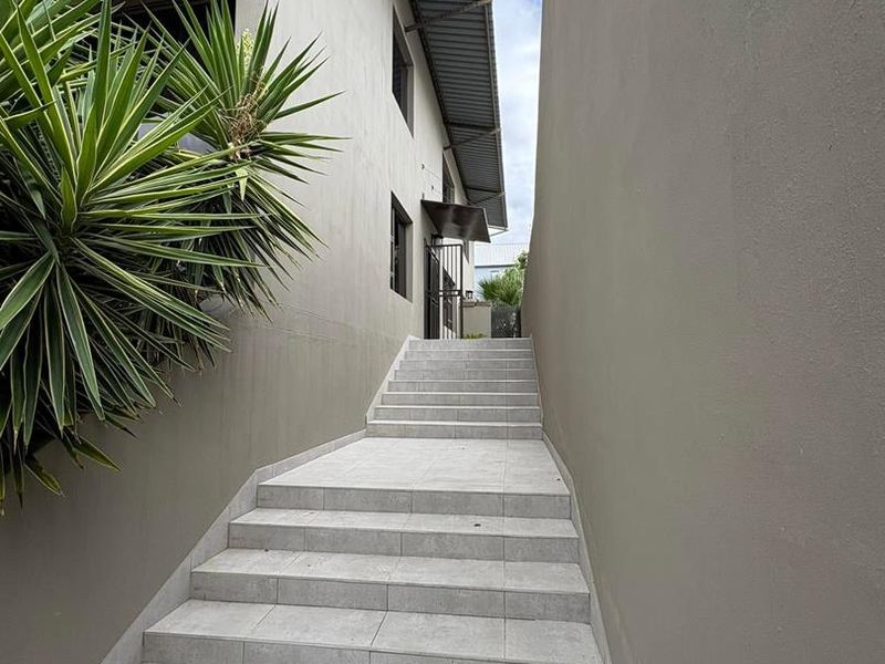 Avis- For Sale- N$8 200 000 - Photo 2