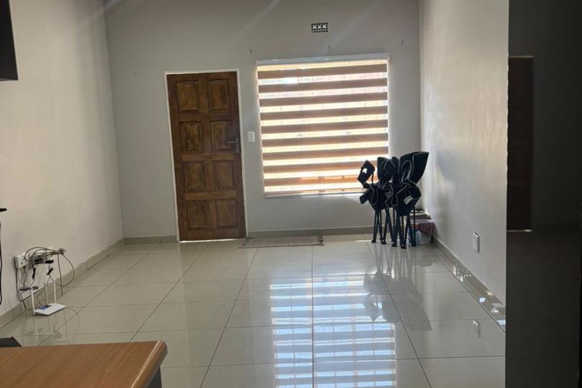 Townhouse Lovely ground level unit 2 Bedrooms - Photo 3