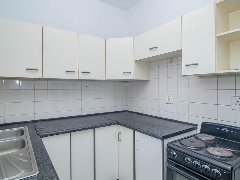Ready to Move 2 bedroom in a well maintained prime area - Photo 1