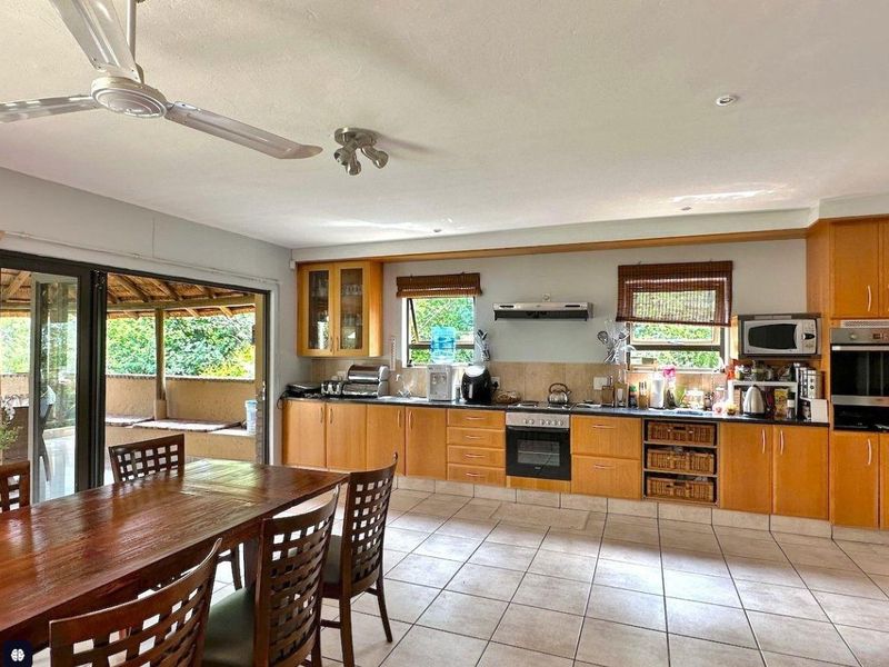 Property for Sale: Stunning 6-Bedroom House in Boschenvaal Eco Estate - Photo 5